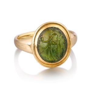 Intaille Romaine Au Plasma De Vénus Victrix. 1er Siècle Après Jc, La Bague Est Du 19ème Siècle.