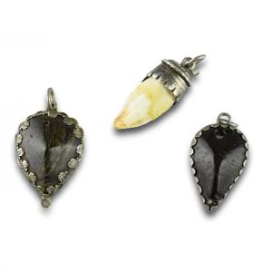 Trois Amulettes Montées En Argent. Allemand, 17/18e Siècles. 