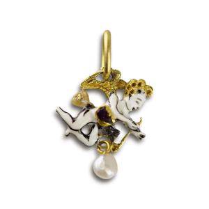 Charmant Pendentif émaillé d'Un Cupidon Volant. Allemand, XVIIe Siècle.