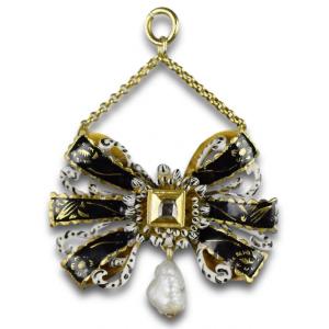 Diamond And Enamelled Gold Pendant In The Form Of A Bow. Italian, 17th Century.