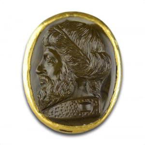 Bague En Or Sertie d'Un Camée De l'Ancien Philosophe Platon. Italien, Vers 1800. 