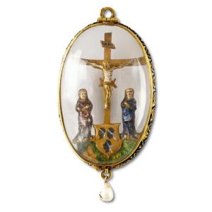 Pendentif Renaissance En Cristal De Roche, Or Et émail Serti De La Crucifixion.