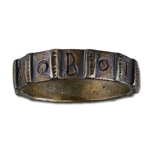 Bague Talismanique En Argent. Europe Occidentale, Peut-être Anglaise, 14e Ou 15e Siècle