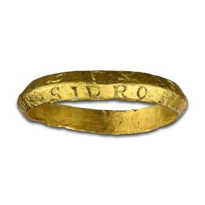 Bague à Breloques Magique En Or Avec Inscriptions Talismaniques. Anglais, 13ème Siècle.  