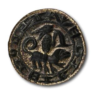 Sceau En Bronze Avec Un Lièvre Barrissant Sur Un Chien. Anglais Ou Français, 14e Siècle.  