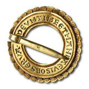 Medieval Gold Ring Brooch.   french Or English, 13th Century.