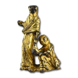 Groupe en bronze doré représentant une aumône. Angleterre, début du XIIe siècle 