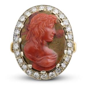 Bague camée en pierre dure représentant une muse classique. Italie, XVIIIe siècle.