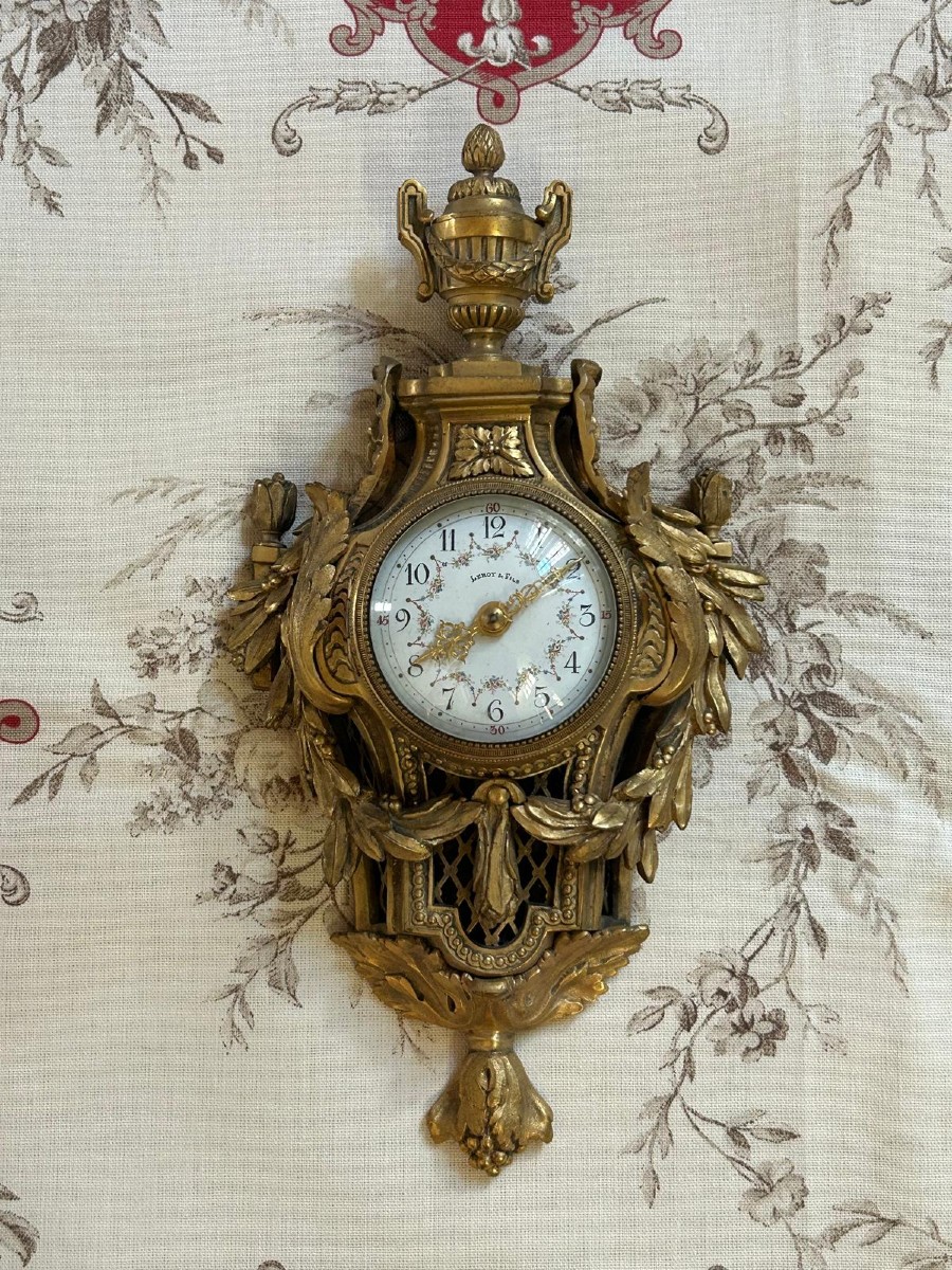 Louis XVI Style Chiseled And Gilded Bronze Wall Light 