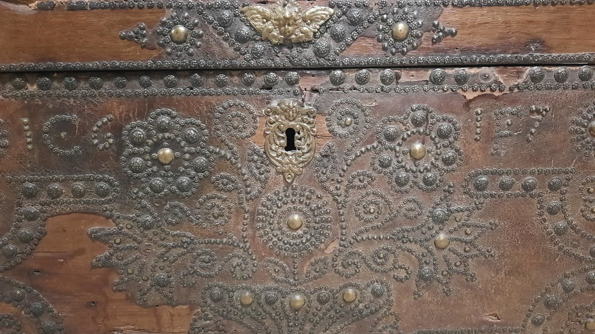 Malle de carrosse datée 1617-photo-3