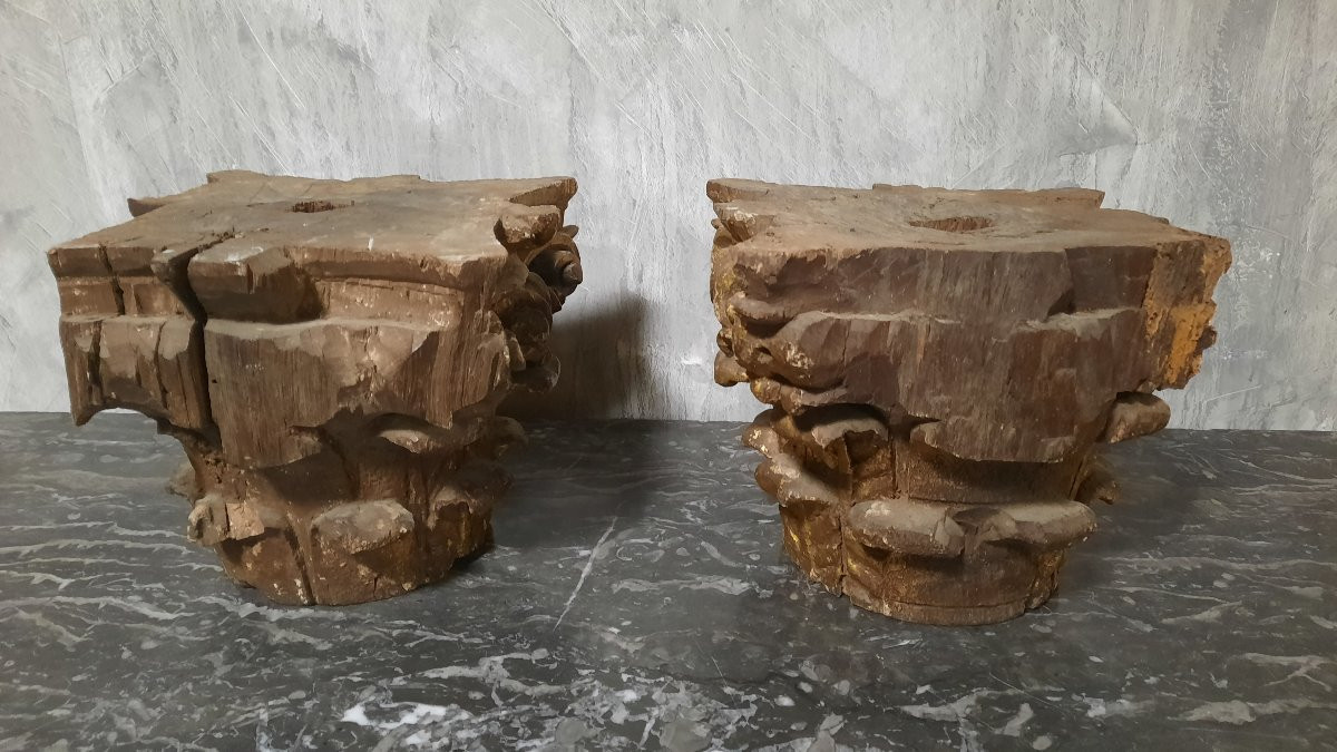 Pair Of Corinthian Capitals In Gilded Carved Wood, Dating From The 18th Century -photo-3