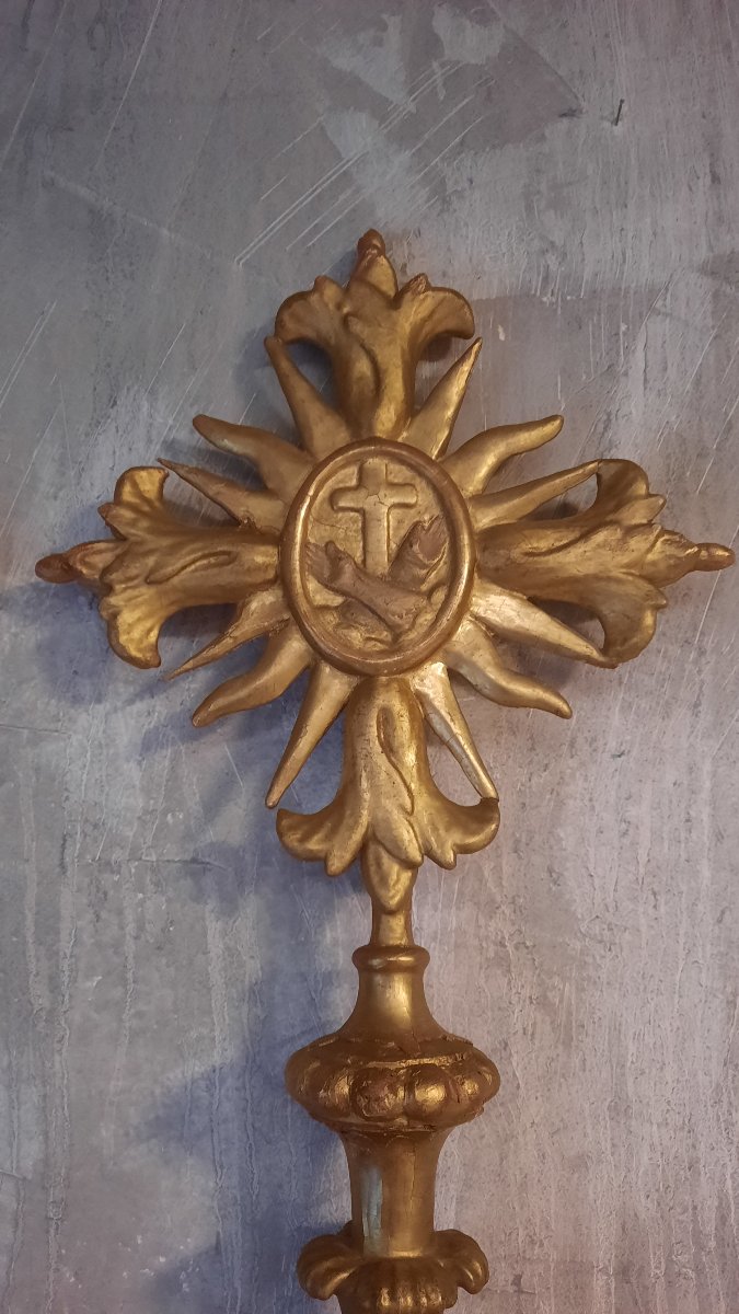 Pair Of Processional Crosses In Gilded Carved Wood-photo-3