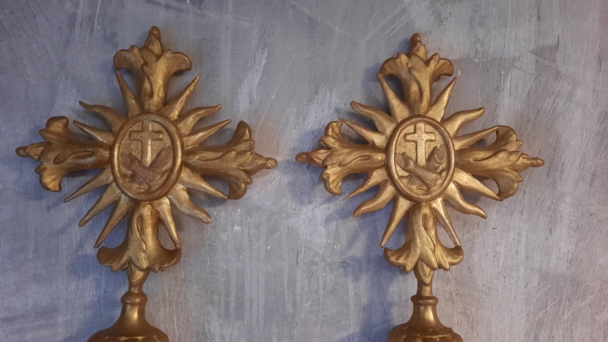 Pair Of Processional Crosses In Gilded Carved Wood-photo-1