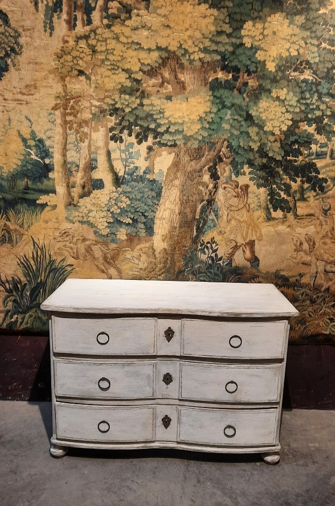 Commode à façade mouvementée 18ème siècle 