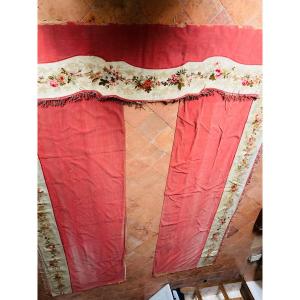 Quatre Paires De Tentures En Tapisserie D’aubusson