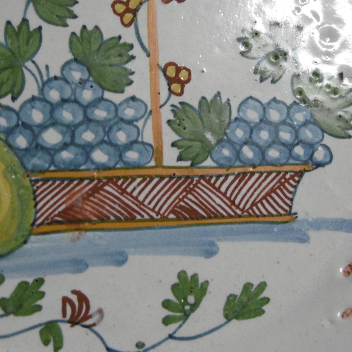 Earthenware From La Rochelle / Nevers Plate With Yellow Pear From The Eighteenth Century-photo-3