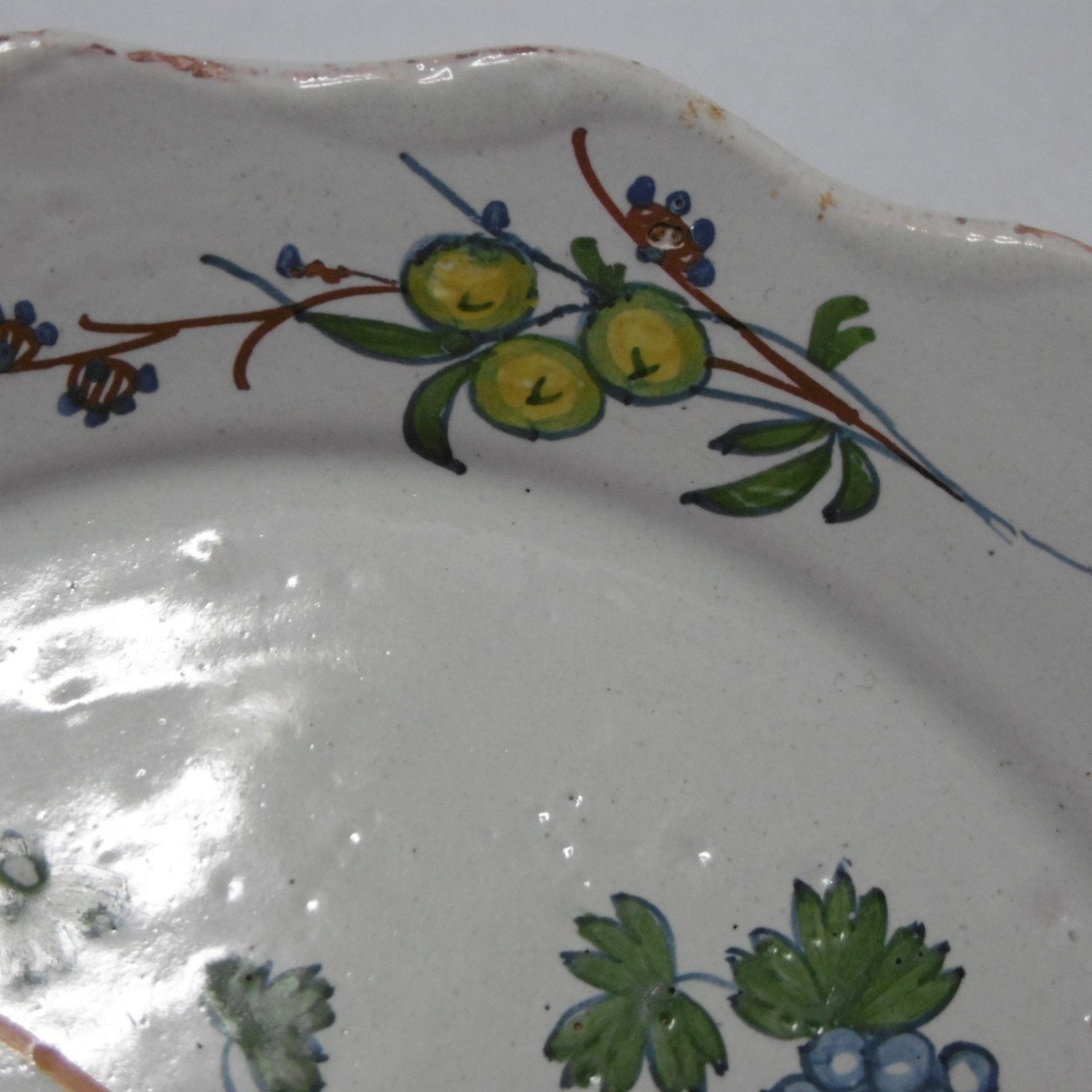 Earthenware From La Rochelle / Nevers Plate With Yellow Pear From The Eighteenth Century-photo-2