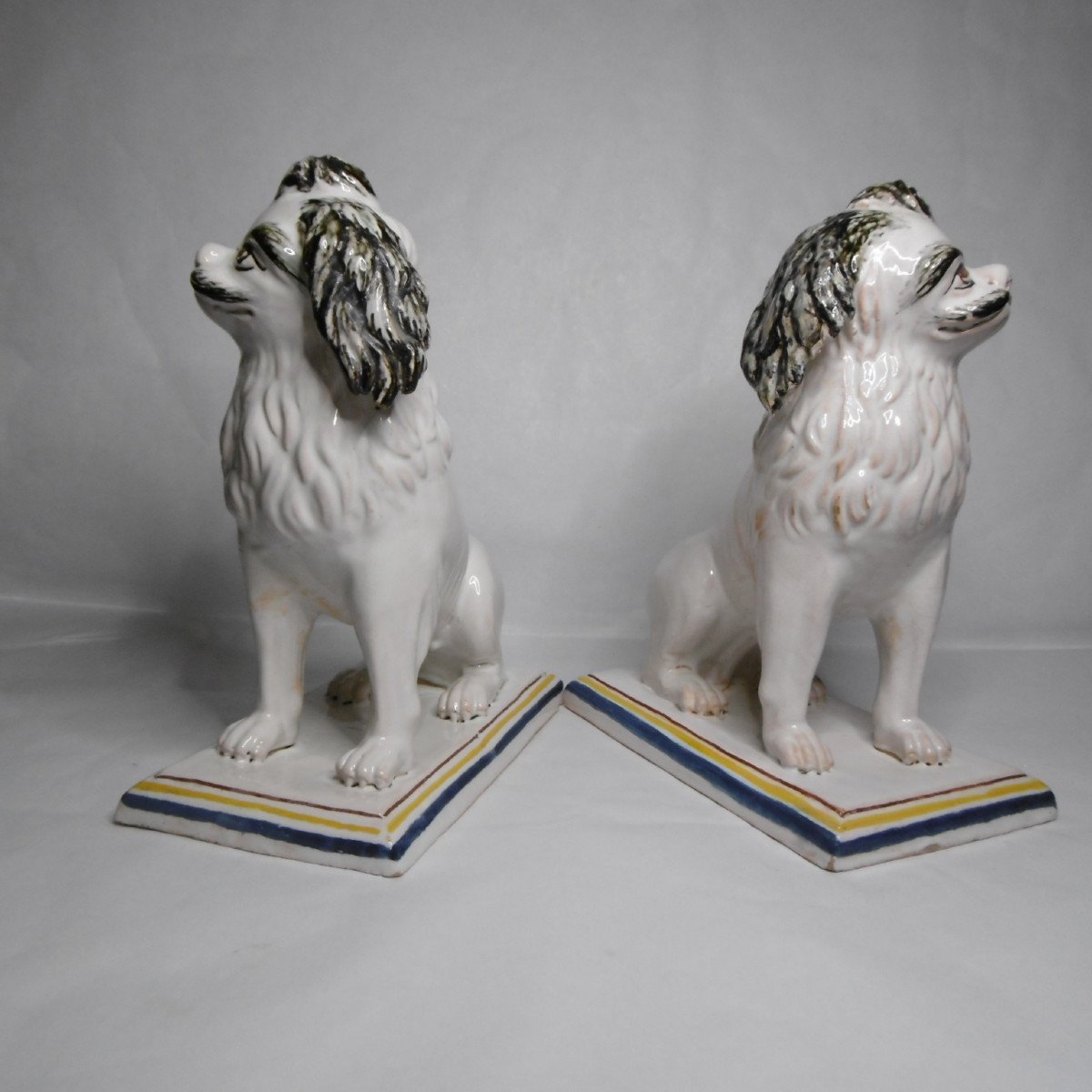 Paire de chiens King Charles en Faïence De Rouen  D’époque XVIIIème  datés et signés-photo-2