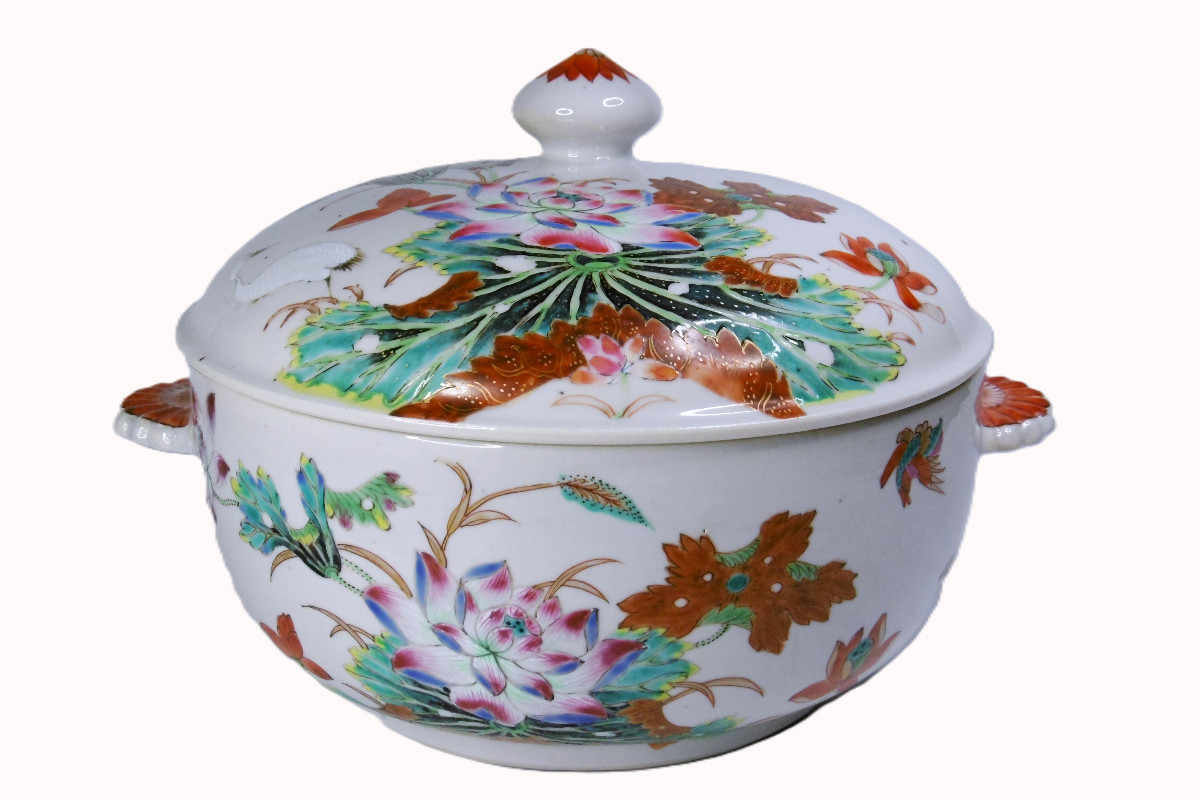LEGUMIER EN PORCELAINE DE CHINE D'EPOQUE QIANLONG PREMIERE MOITIE DU XVIIIéme SIECLE