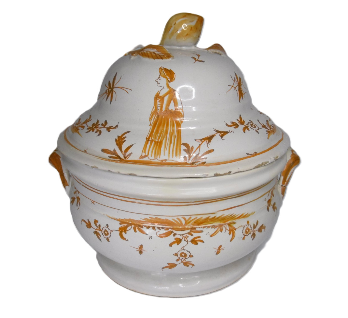 FAIENCE D'ORZILHAC LEGUMIER A DECOR DE PERSONNAGES D'EPOQUE XVIIIéme SIECLE