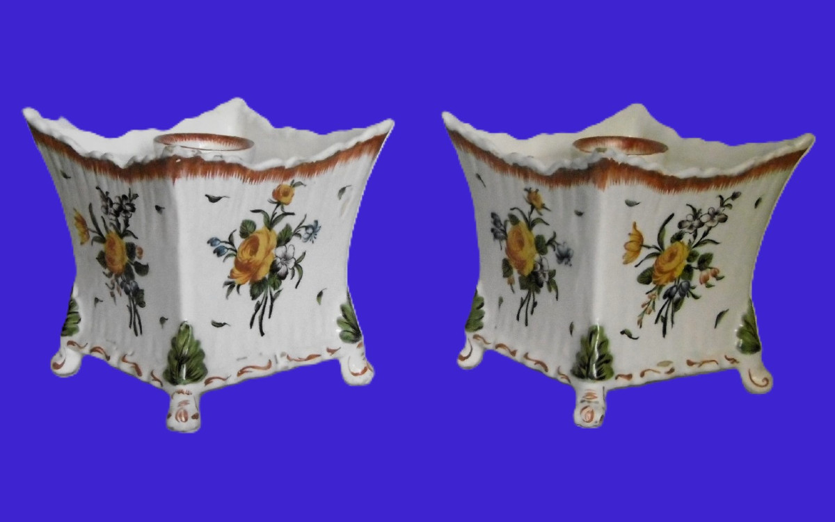 FAIENCE DE SINCENY PAIRE DE BOUQUETIERES A LA ROSE JAUNE D'EPOQUE XVIIIéme SIECLE
