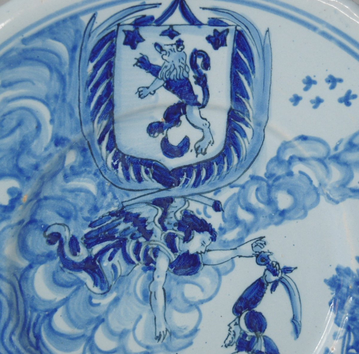 ASSIETTE ARMORIEE  EN FAIENCE DE NEVERS D'EPOQUE XVIIéme-photo-3