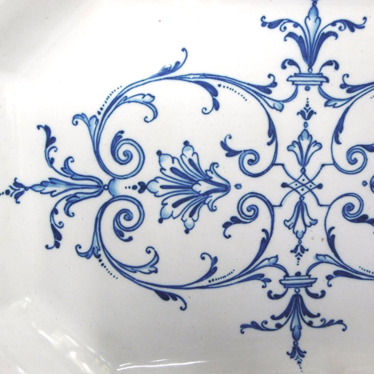 FAIENCE DE MOUSTIERS BANETTE A DECOR DE FERRONERIE D'EPOQUE XVIIIéme SIECLE-photo-2