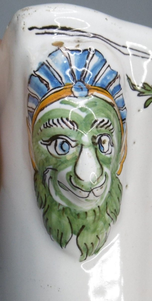 FAIENCE DE MOUSTIERS BOUQUETIERE AUX DRAPEAUX D'EPOQUE XVIIIéme SIECLE-photo-1
