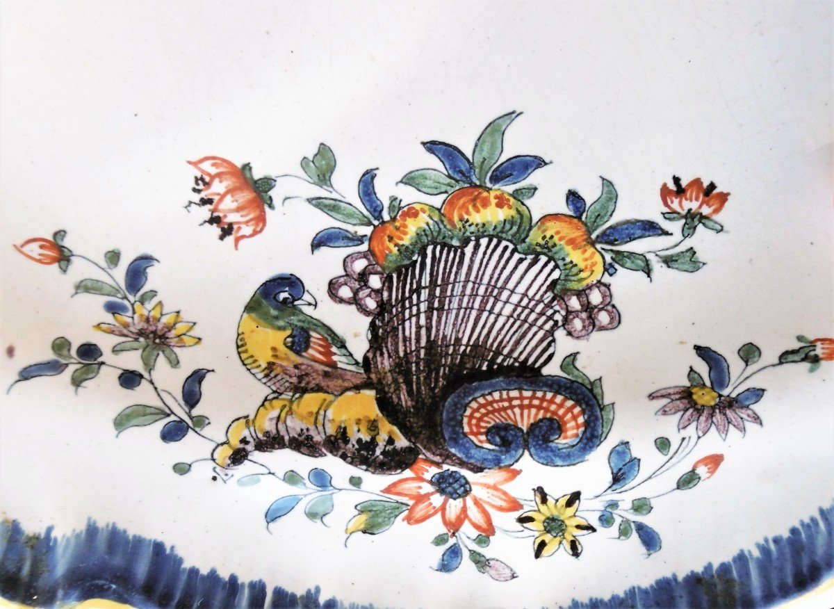 Faience de Bruxelles  Plat Aux Vignots ,perruches Et Papillons d'Epoque XVIIIéme Siecle-photo-2