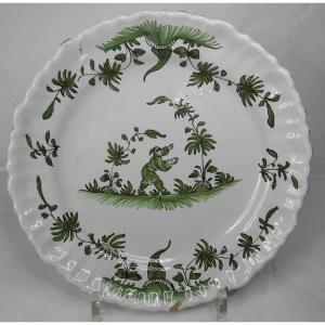 FAIENCE DE SAMADET ASSIETTE EN CAMAIEU VERT D'EPOQUE XVIIIéme