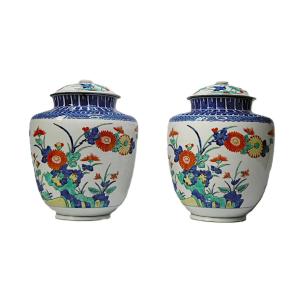 PAIRE DE VASES EN PORCELAINE DE STYLE IMARI KAKIEMON,PARIS PRODUCTION DU XIXé,marqués