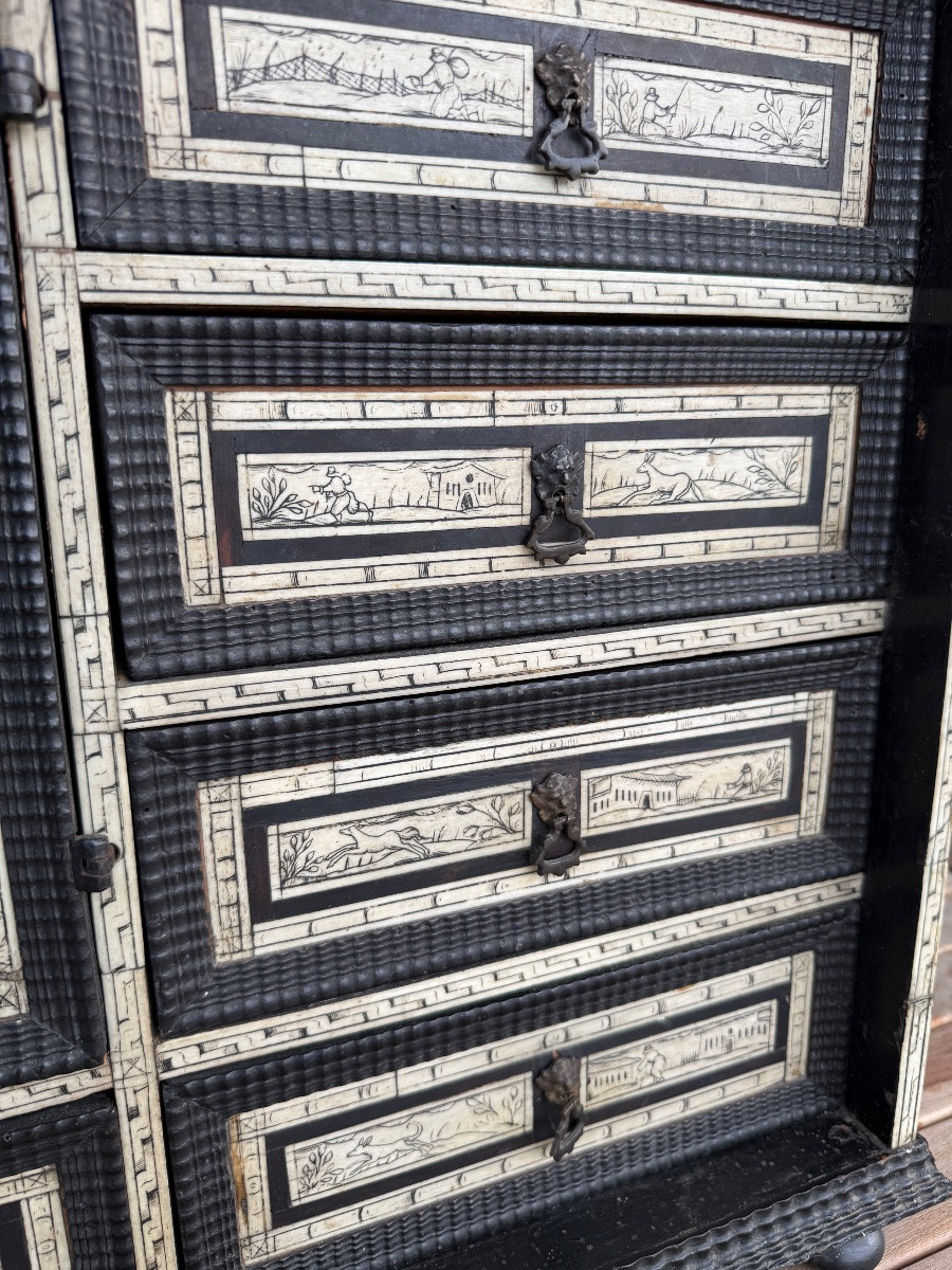 Black Painted Wooden Travel Cabinet With Bone Inlay, Renaissance – Italy – 17th Century-photo-3