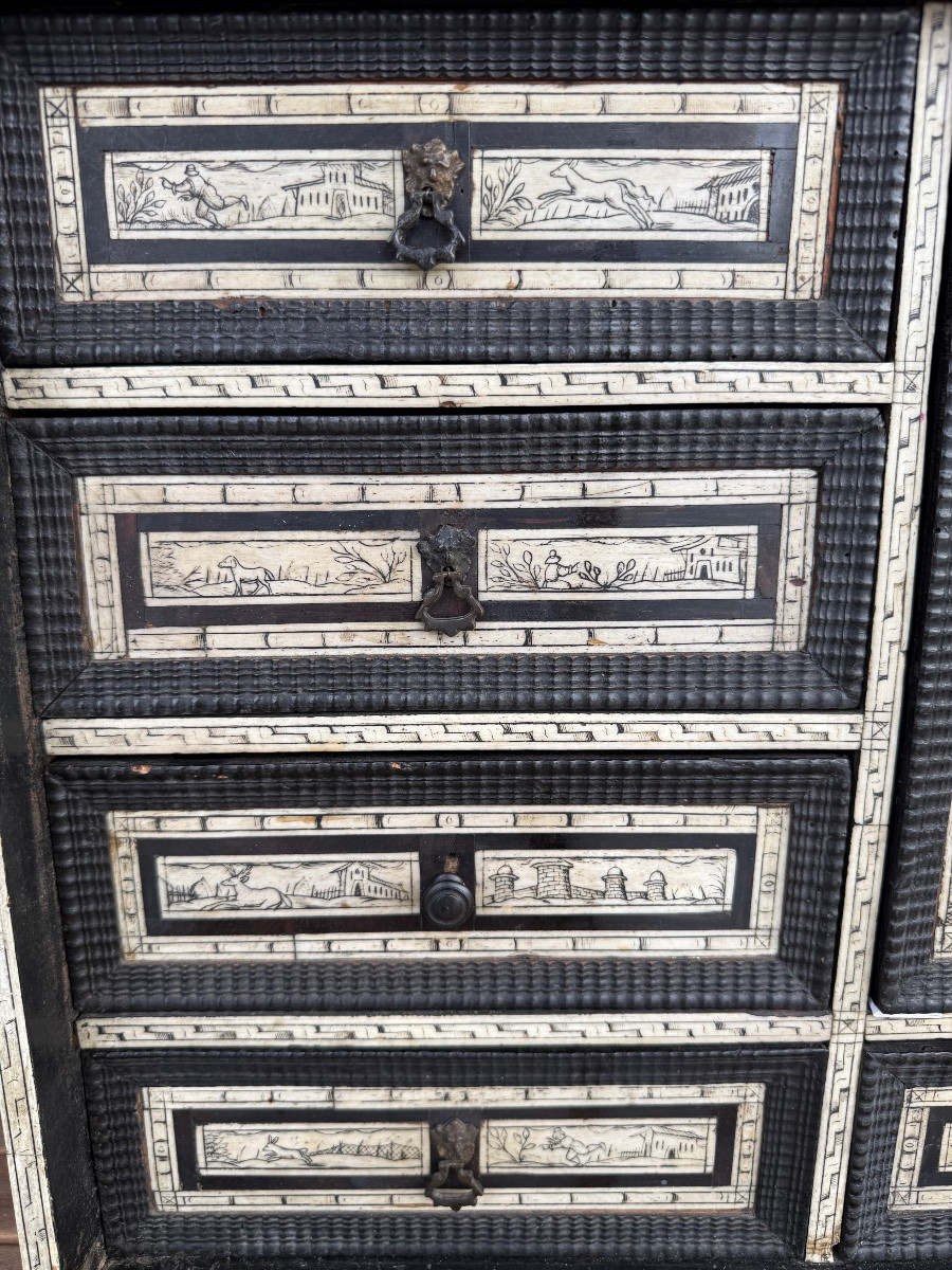 Black Painted Wooden Travel Cabinet With Bone Inlay, Renaissance – Italy – 17th Century-photo-4