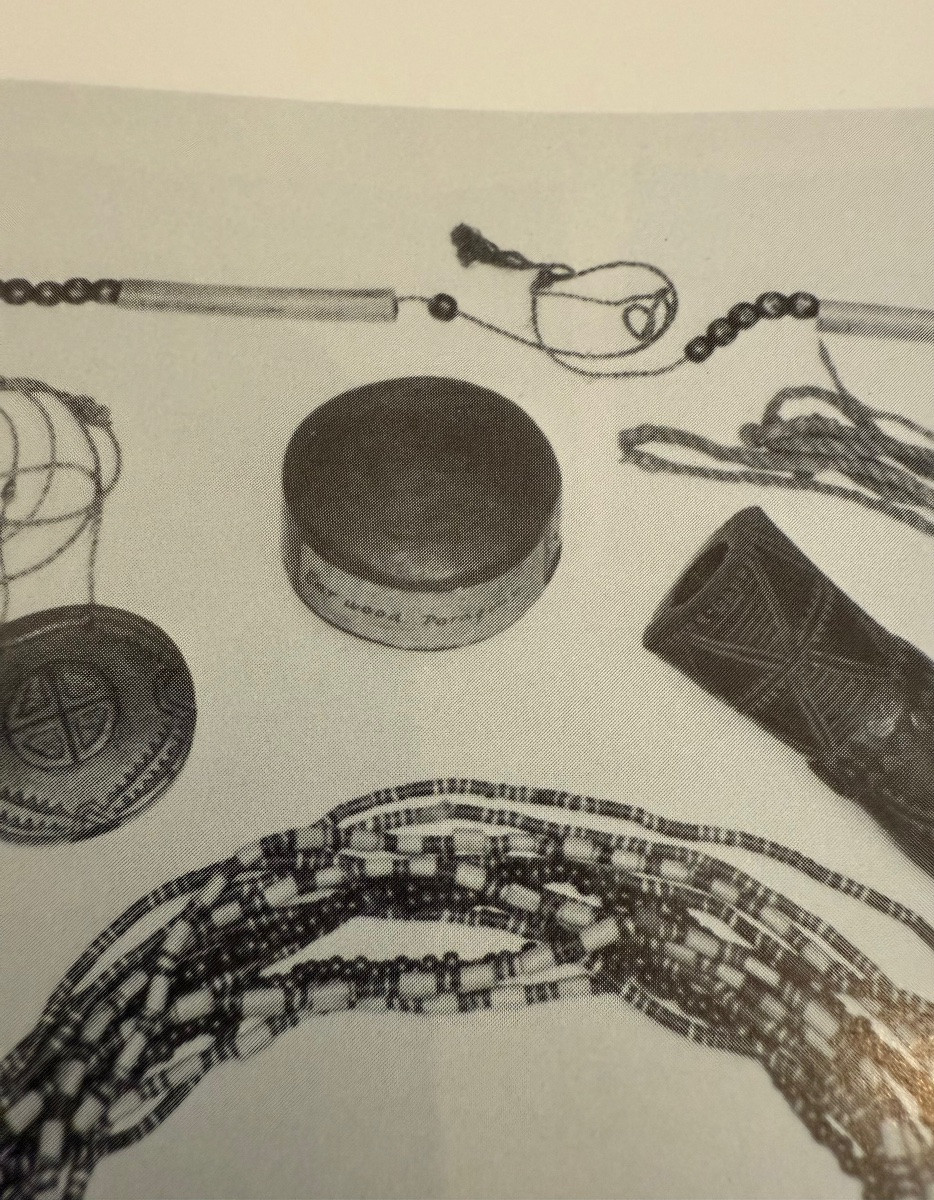 Lobe/boucle d’oreille en bois publicé ‘James T Hooper collection’ - Paraguay - 19e siècle-photo-5
