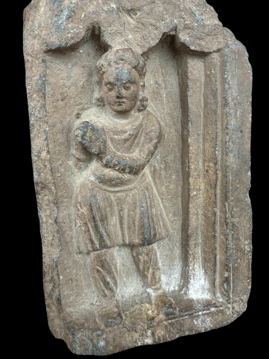 Fragment en pierre, orné d’un personnage en relief style Roman tardif/début gothique-12e siècle-photo-1