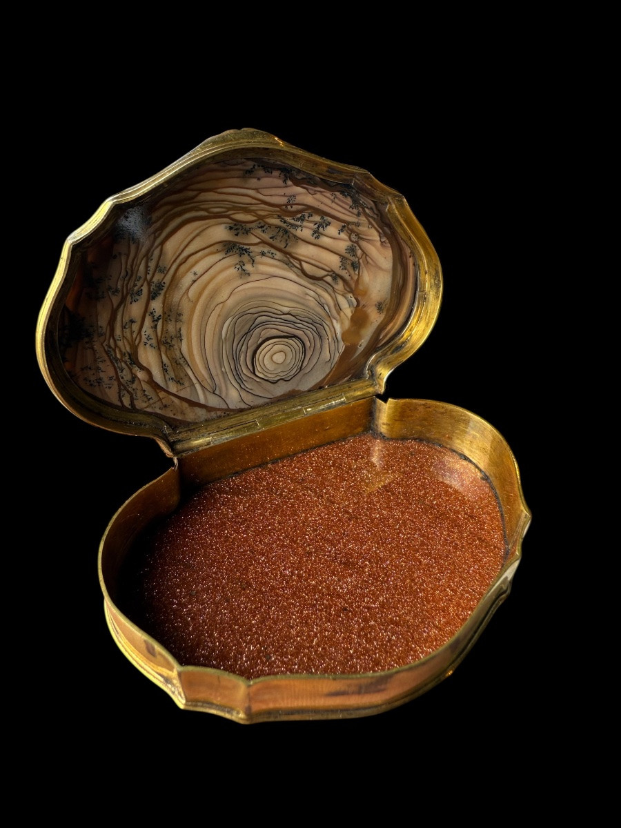 Snuff Or Tobacco Box In Agate And Aventurine Glass With Pompom Mount - European - 18th Century-photo-2