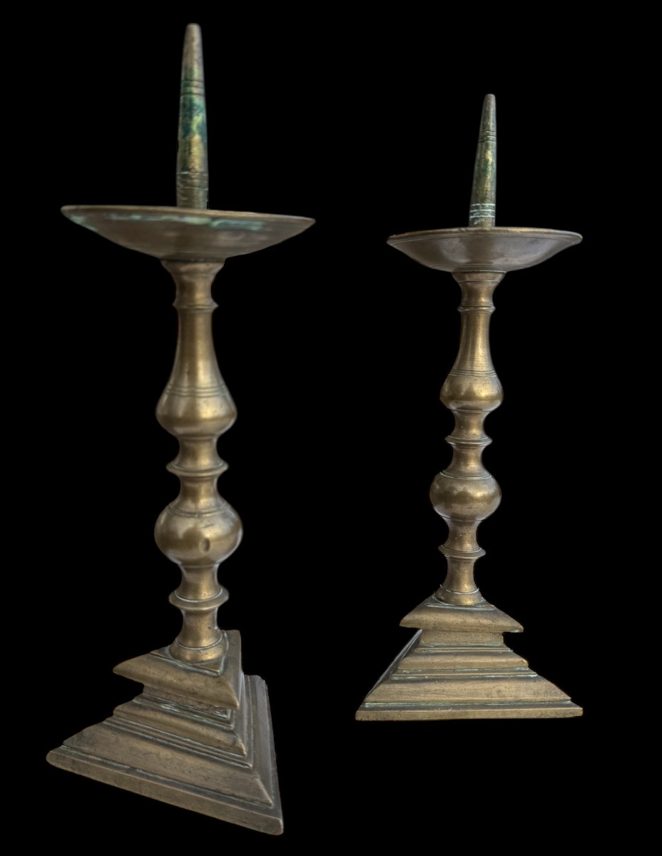 Paire de bougeoirs/pique cierge en bronze - italie - 17e siècle