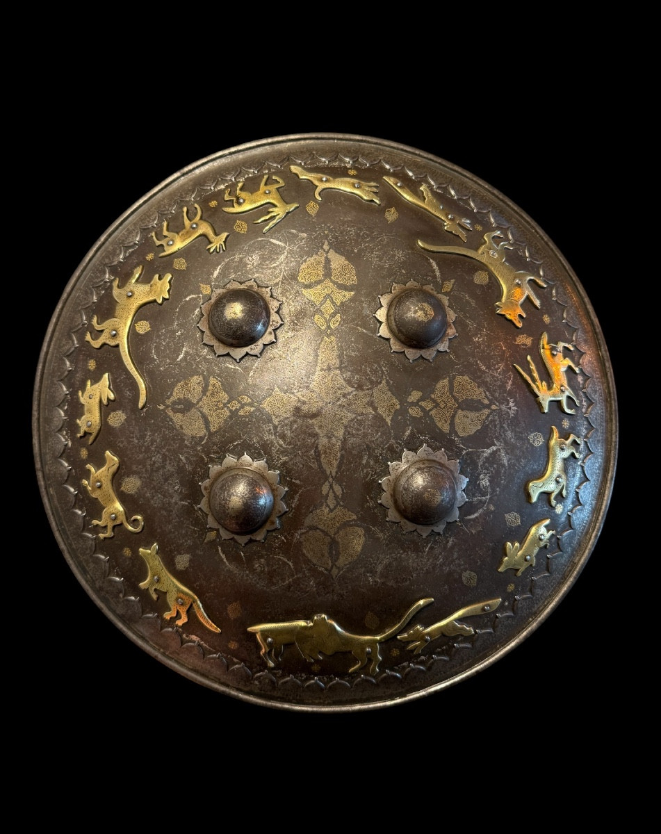 Bouclier ‘Dhal’ Indo-Perse en acier et Koftgari - Inde - 19e siècle