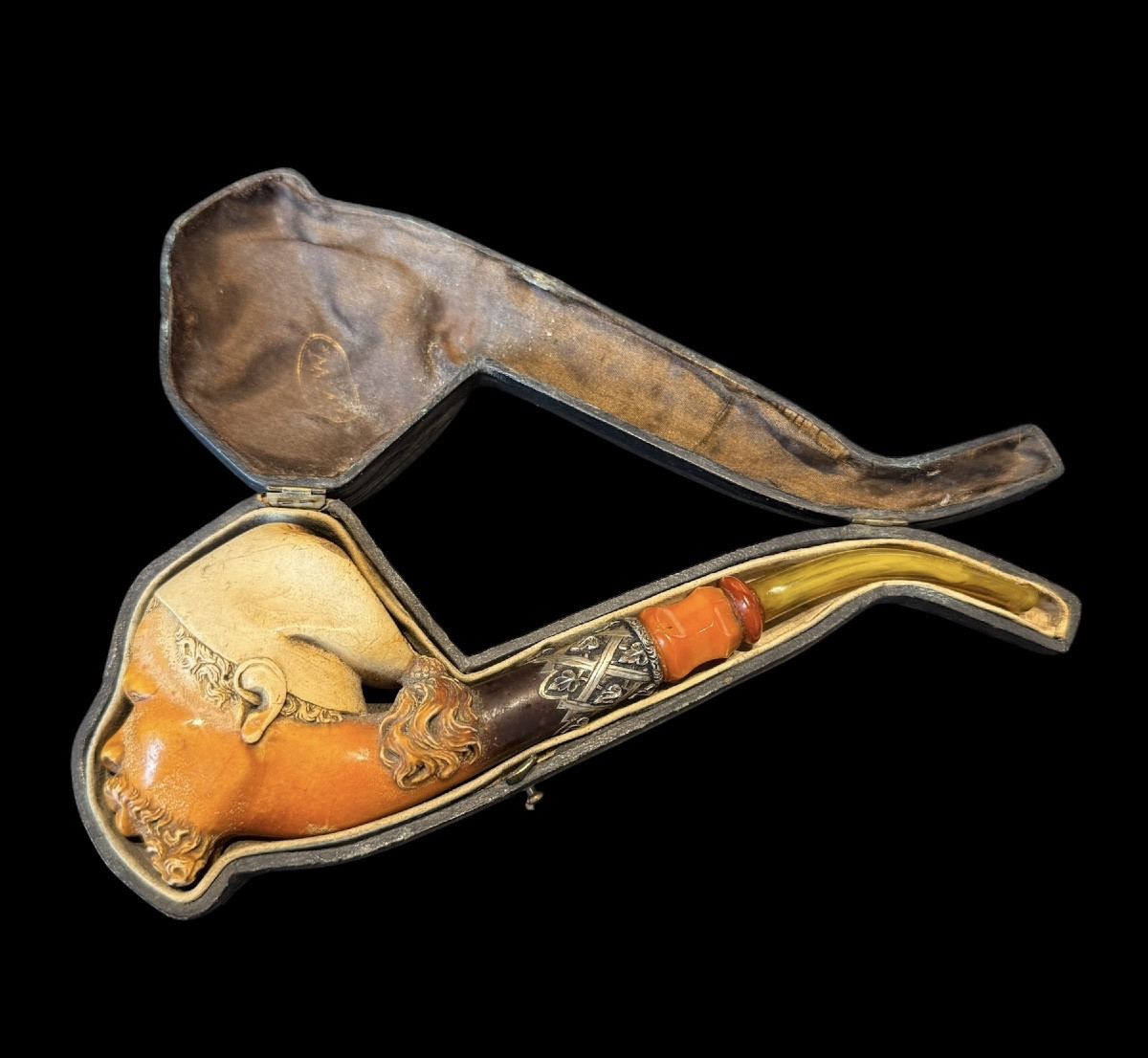 Pipe en écume de mer et ambre avec une tête sculptée  - Européen - fin du 19e siècle