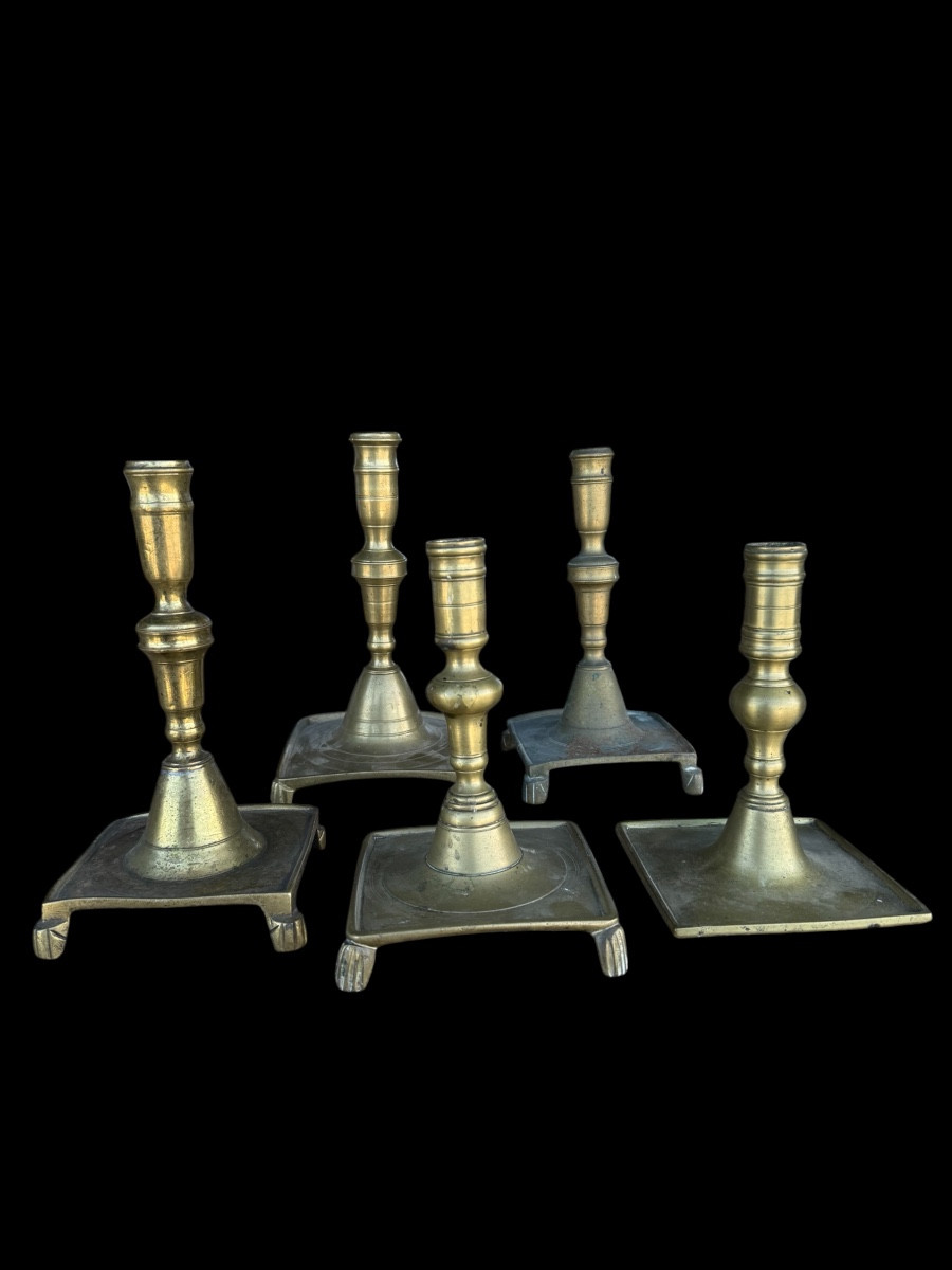 Ensemble de 6 bougeoirs en bronze - Espagnol - 17e siècle