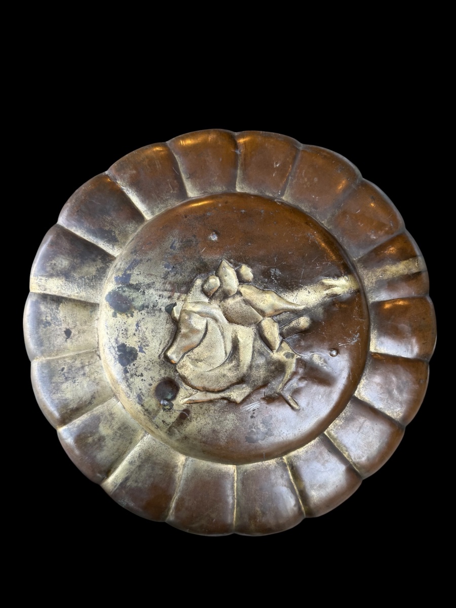 Grand plat japonais en métal doré, époque Meiji (1868–1912), fin du XIXe siècle-photo-3