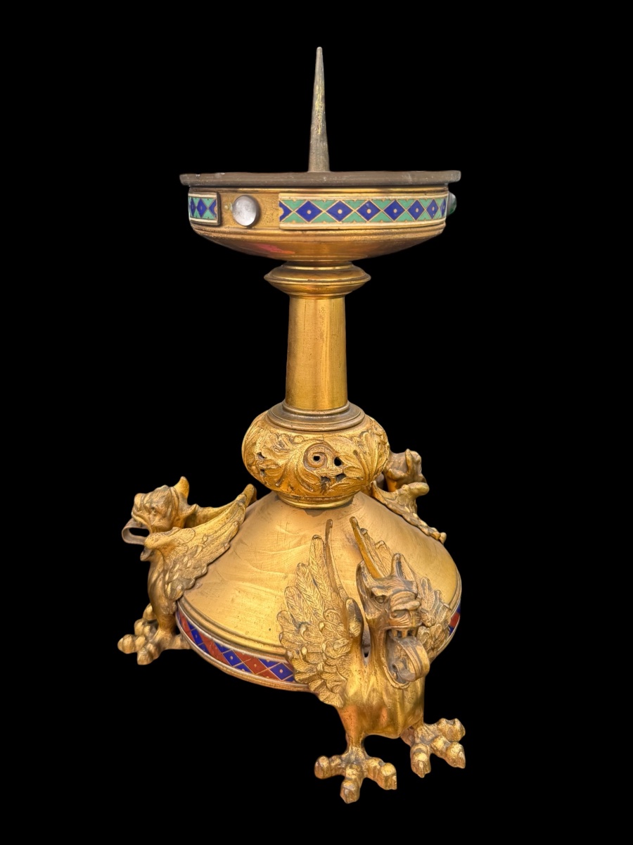 Bougeoir néogothique aux dragons en bronze doré et émail – XIXe siècle