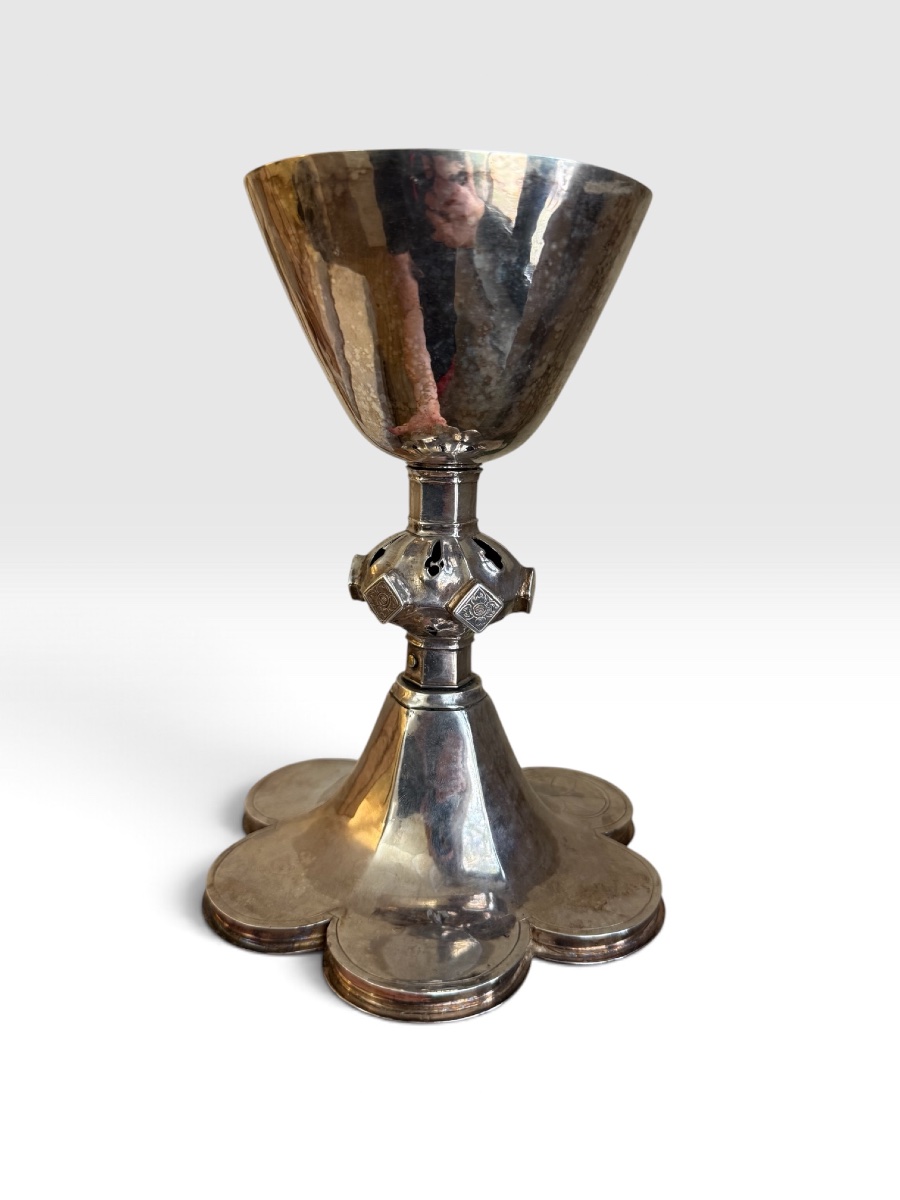Rare calice style gothique en argent massif – début 17e  siècle