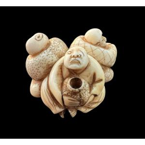 Un Netsuke Japonais Signé Représentant 3 Personnages - Période Meji - 19ème Siècle