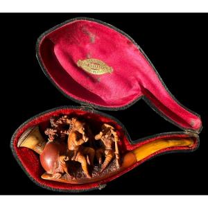 Carved Meerschaum Pipe With A Hunting Scene And Amber Stem  - Netherlands - Early 20th Century