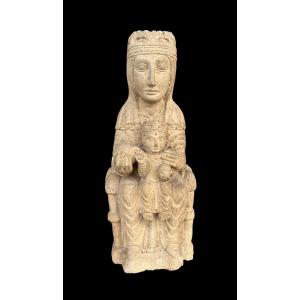  Sandstone Sculpture Representing A Virgin And Child In A Gothic Style - 19th Century