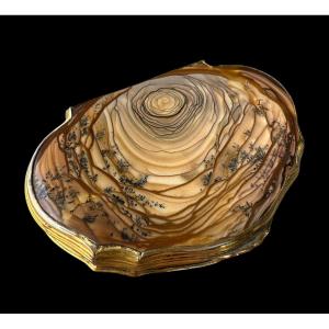 Boîte à priser ou tabac en agate et en verre aventuriné monture en pomponne-européen-18e siècle