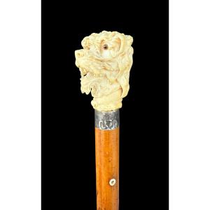 Canne en bois avec une tête de chien sculptée avec monture en argent - européen - 19e siècle