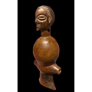Sifflet Africain Chokwe en bois avec une tête sculptée - Congo/Angola - début 20e siècle