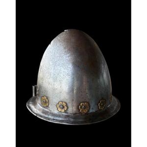 Casque Cabasette en fer forgé avec rosettes en laiton - Italie/France - 16e siècle